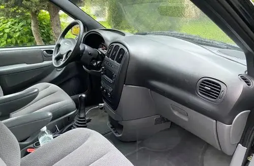 CHRYSLER Voyager 