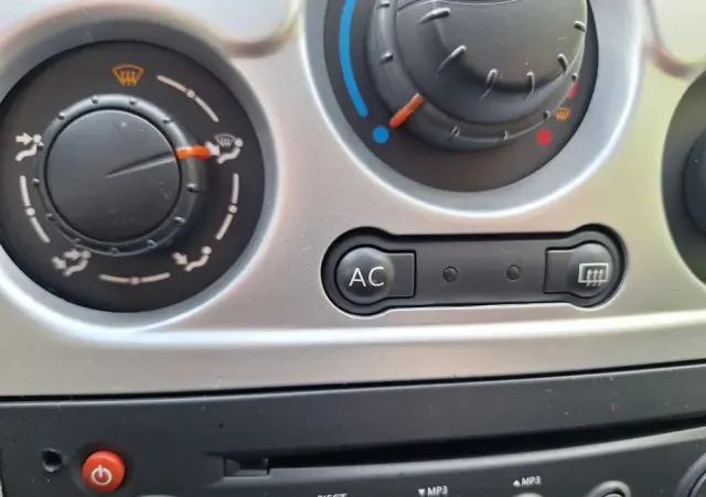 RENAULT Clio 1.2 16V Ripcurl