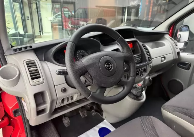 OPEL VIVARO 