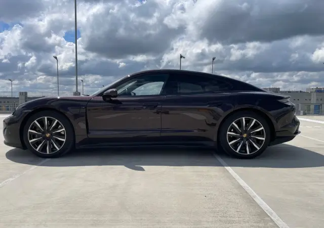 PORSCHE Taycan 4S Performance Plus