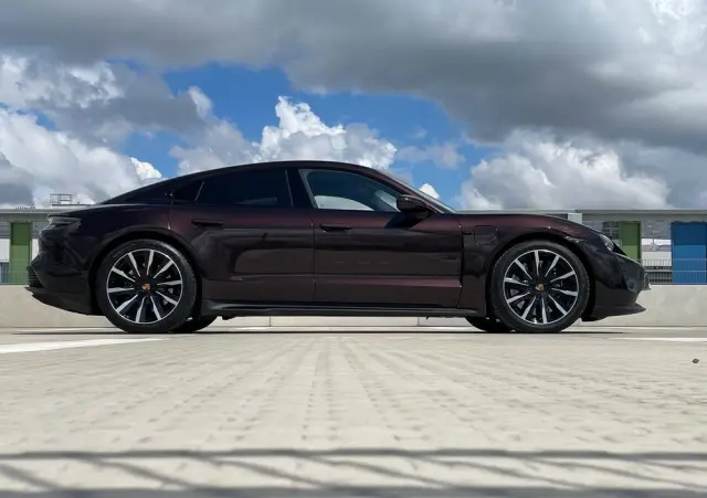 PORSCHE Taycan 4S Performance Plus