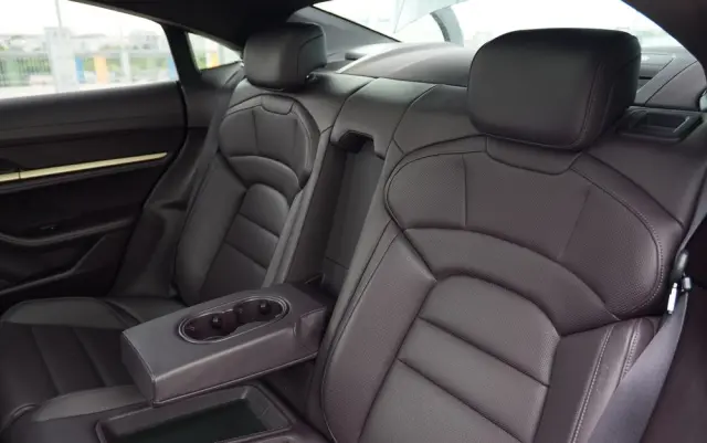PORSCHE Taycan 4S Performance Plus