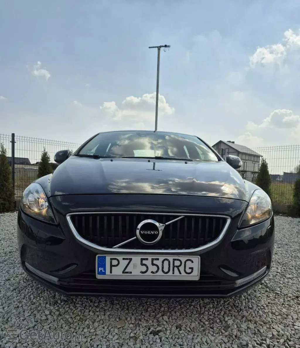 VOLVO V40 