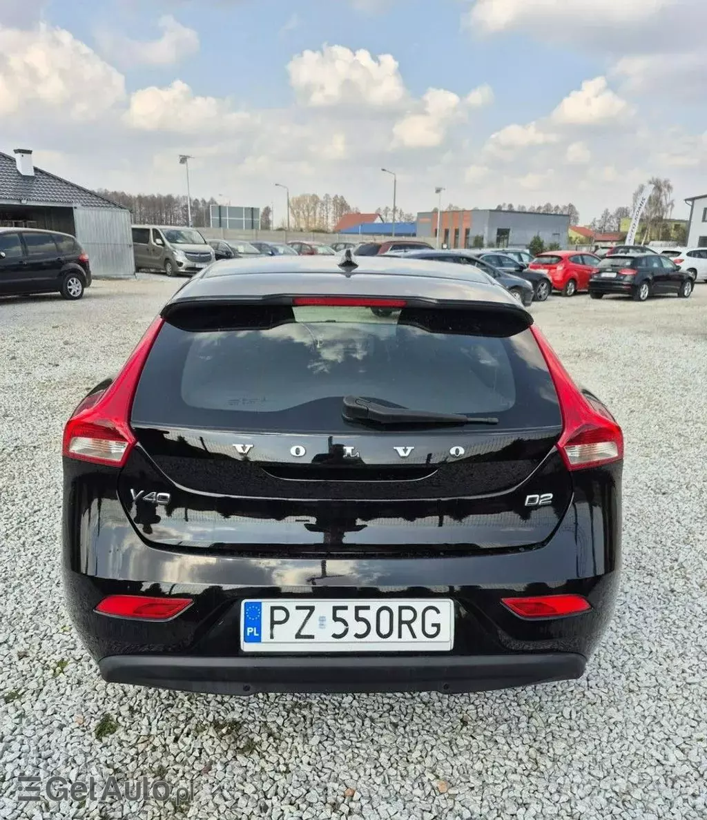 VOLVO V40 