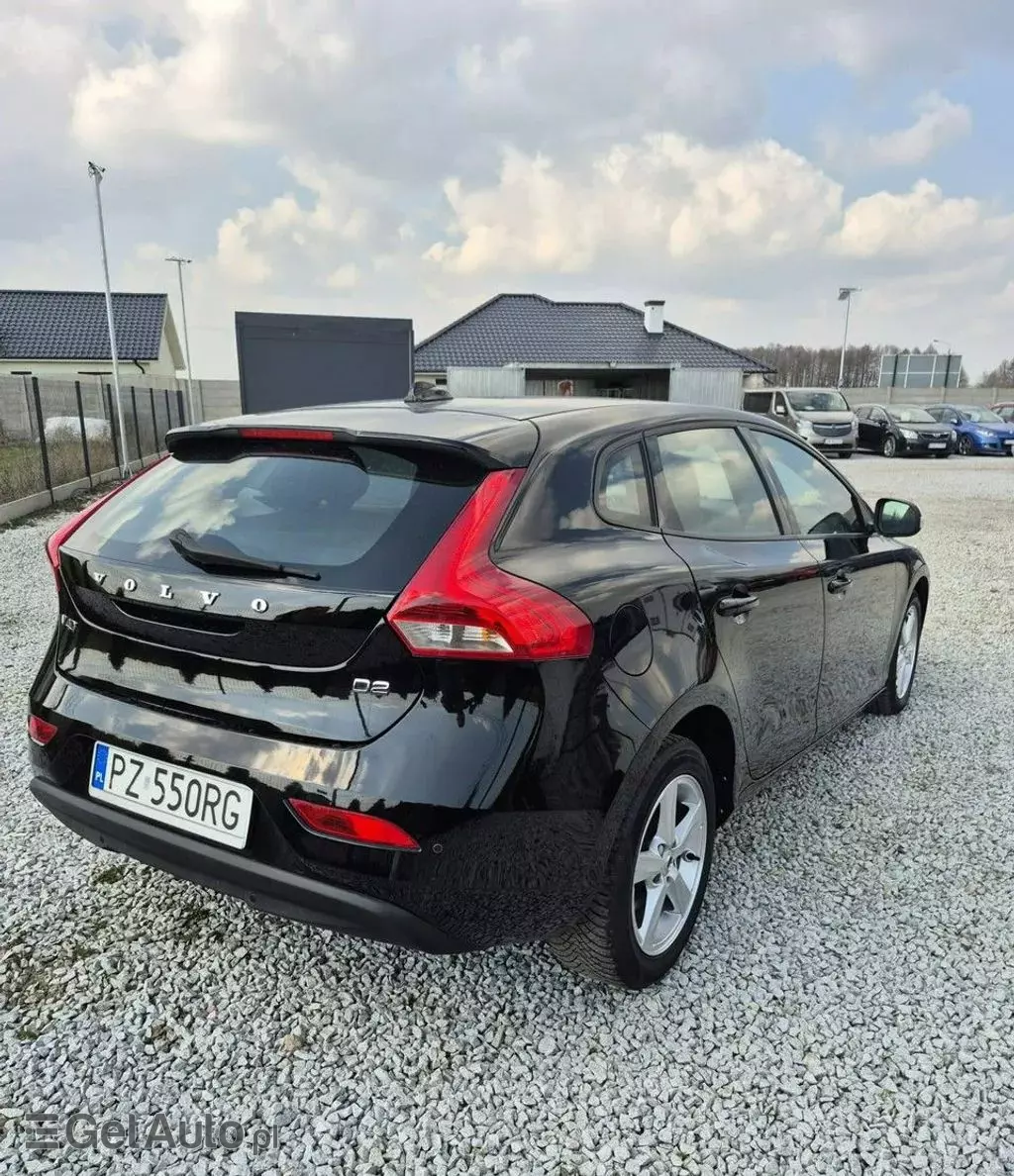 VOLVO V40 