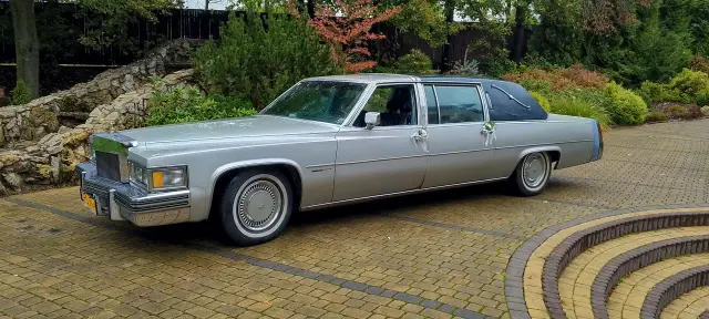CADILLAC Brougham 