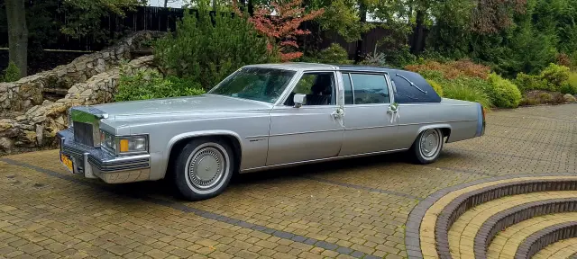 CADILLAC Brougham 