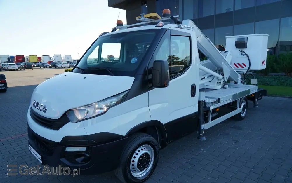 IVECO DAILY 35-120 / ZWYŻKA / PODNOŚNIK KOSZOWY  20 METRÓW / 4 PODPORY / MANUAL / 2017 