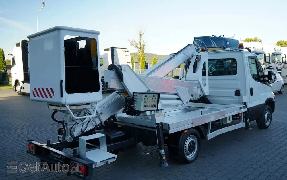 IVECO DAILY 35-120 / ZWYŻKA / PODNOŚNIK KOSZOWY  20 METRÓW / 4 PODPORY / MANUAL / 2017 