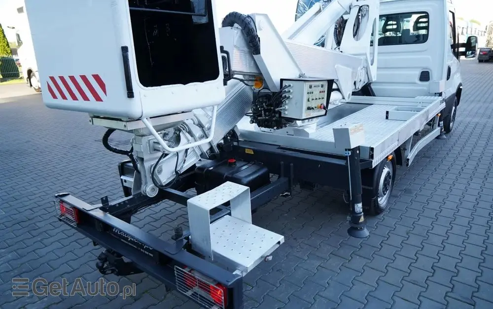 IVECO DAILY 35-120 / ZWYŻKA / PODNOŚNIK KOSZOWY  20 METRÓW / 4 PODPORY / MANUAL / 2017 