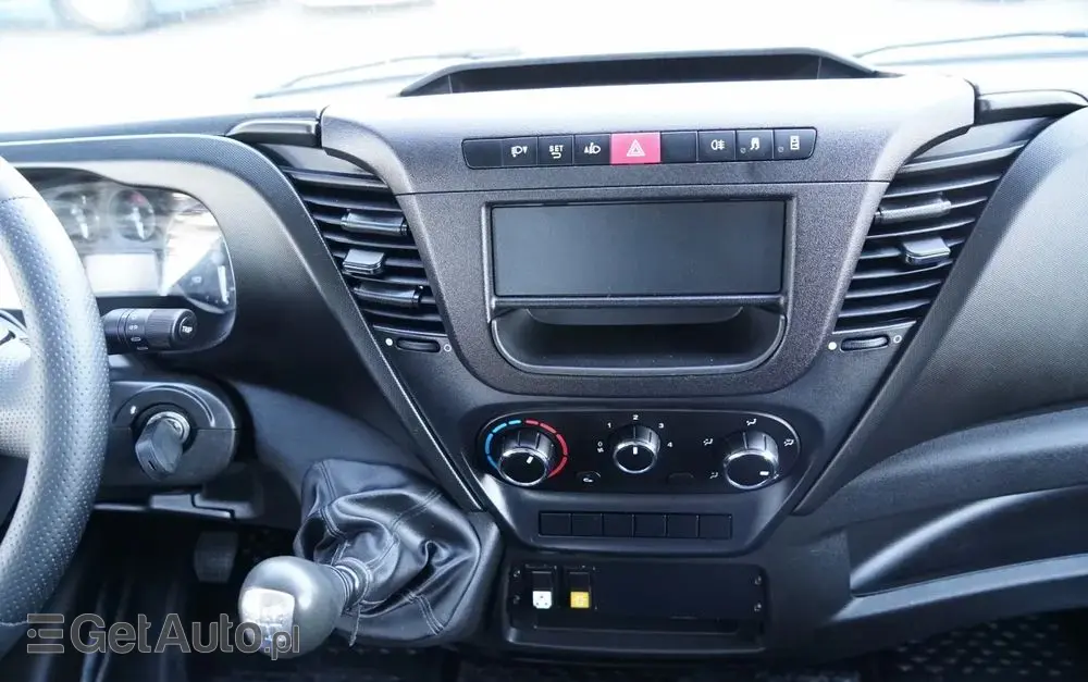 IVECO DAILY 35-120 / ZWYŻKA / PODNOŚNIK KOSZOWY  20 METRÓW / 4 PODPORY / MANUAL / 2017 