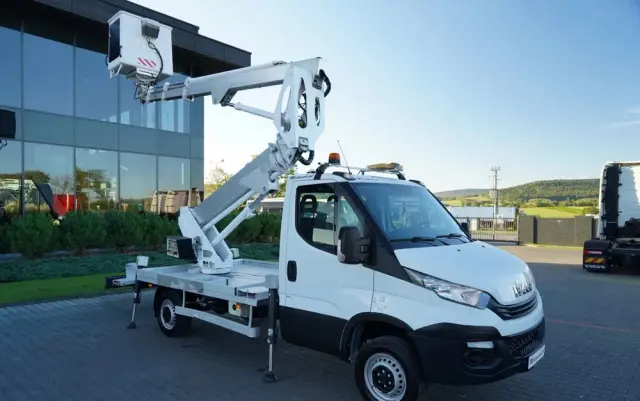 IVECO DAILY 35-120 / ZWYŻKA / PODNOŚNIK KOSZOWY  20 METRÓW / 4 PODPORY / MANUAL / 2017 