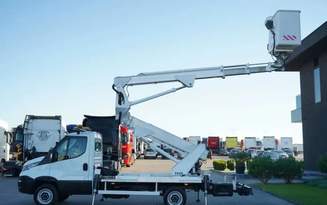 IVECO DAILY 35-120 / ZWYŻKA / PODNOŚNIK KOSZOWY  20 METRÓW / 4 PODPORY / MANUAL / 2017 