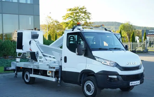 IVECO DAILY 35-120 / ZWYŻKA / PODNOŚNIK KOSZOWY  20 METRÓW / 4 PODPORY / MANUAL / 2017 