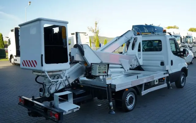 IVECO DAILY 35-120 / ZWYŻKA / PODNOŚNIK KOSZOWY  20 METRÓW / 4 PODPORY / MANUAL / 2017 