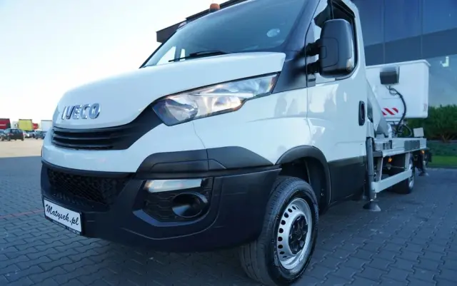 IVECO DAILY 35-120 / ZWYŻKA / PODNOŚNIK KOSZOWY  20 METRÓW / 4 PODPORY / MANUAL / 2017 
