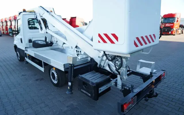 IVECO DAILY 35-120 / ZWYŻKA / PODNOŚNIK KOSZOWY  20 METRÓW / 4 PODPORY / MANUAL / 2017 