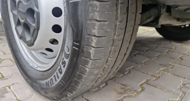 IVECO DAILY 35-120 / ZWYŻKA / PODNOŚNIK KOSZOWY  20 METRÓW / 4 PODPORY / MANUAL / 2017 