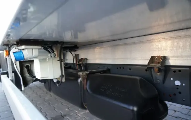 IVECO DAILY 35-130 / CHŁODNIA / AGREGAT CARRIER PULSOR 400 / - 