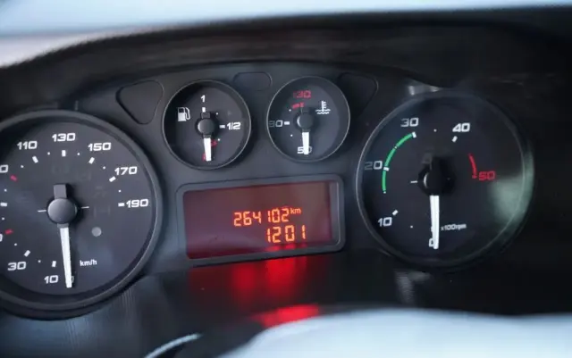 IVECO DAILY 35-130 / CHŁODNIA / AGREGAT CARRIER PULSOR 400 / - 