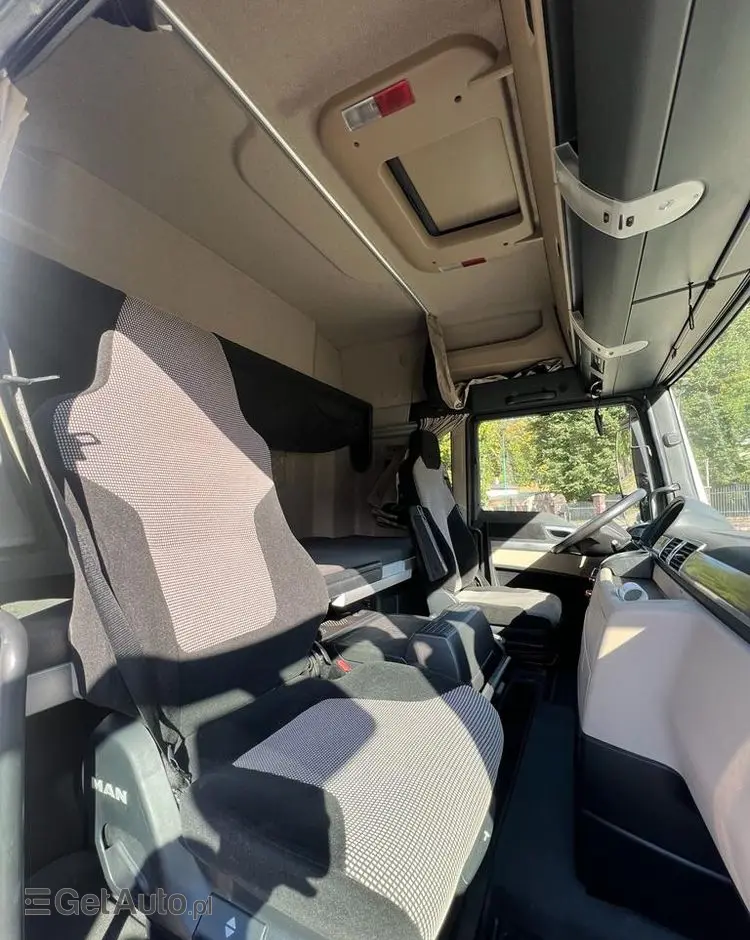 MAN 26.460 TGX skrzyniowy z HDS ATLAS 165.2, 518 t.km. 