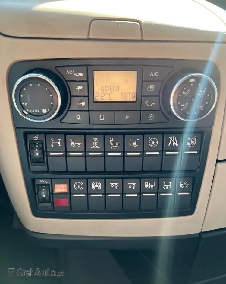 MAN 26.460 TGX skrzyniowy z HDS ATLAS 165.2, 518 t.km. 