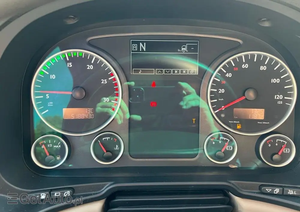 MAN 26.460 TGX skrzyniowy z HDS ATLAS 165.2, 518 t.km. 