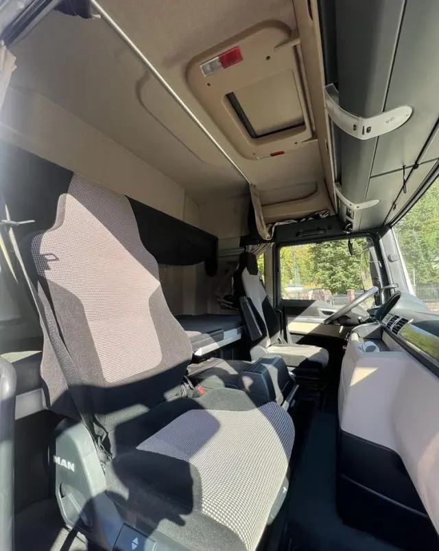 MAN 26.460 TGX skrzyniowy z HDS ATLAS 165.2, 518 t.km. 