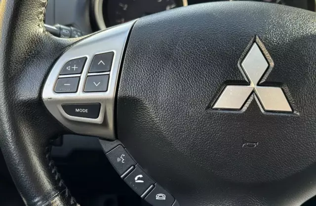 MITSUBISHI Lancer 