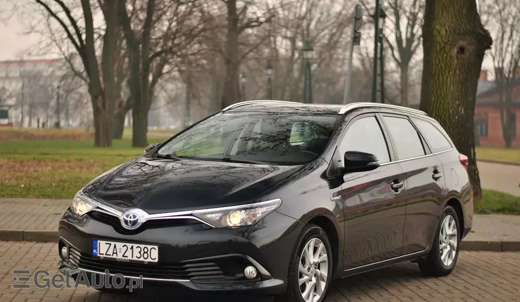 TOYOTA Auris 