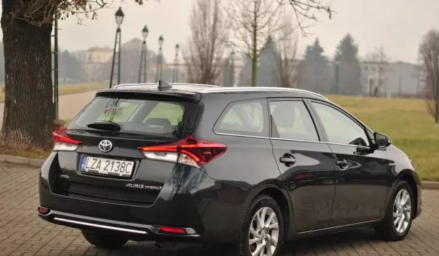 TOYOTA Auris 