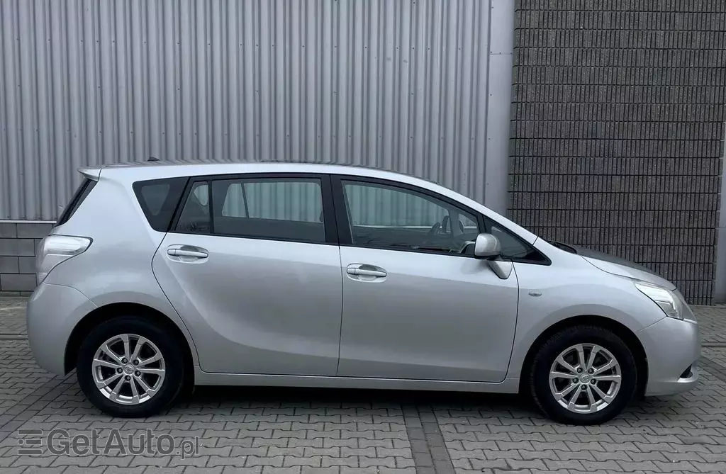 TOYOTA Verso 