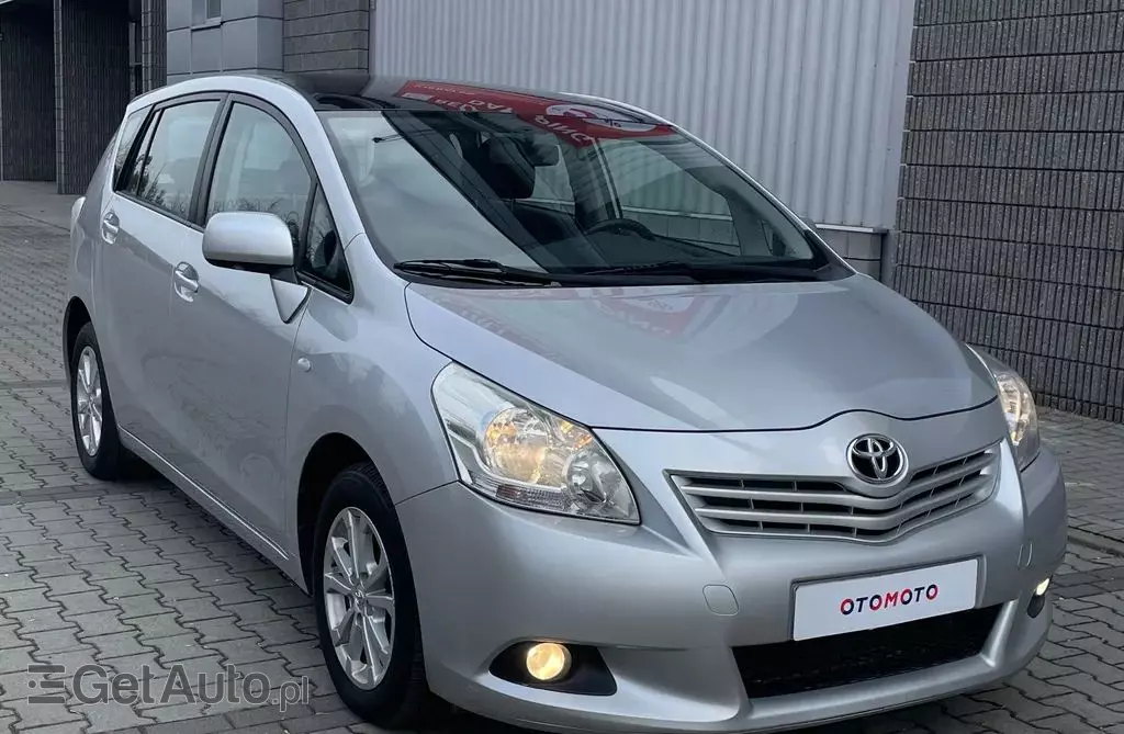 TOYOTA Verso 