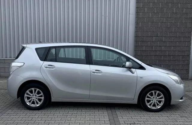 TOYOTA Verso 