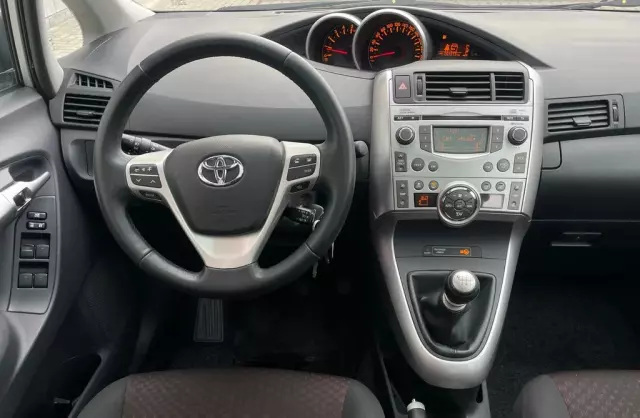 TOYOTA Verso 