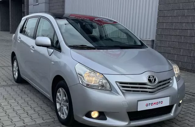 TOYOTA Verso 