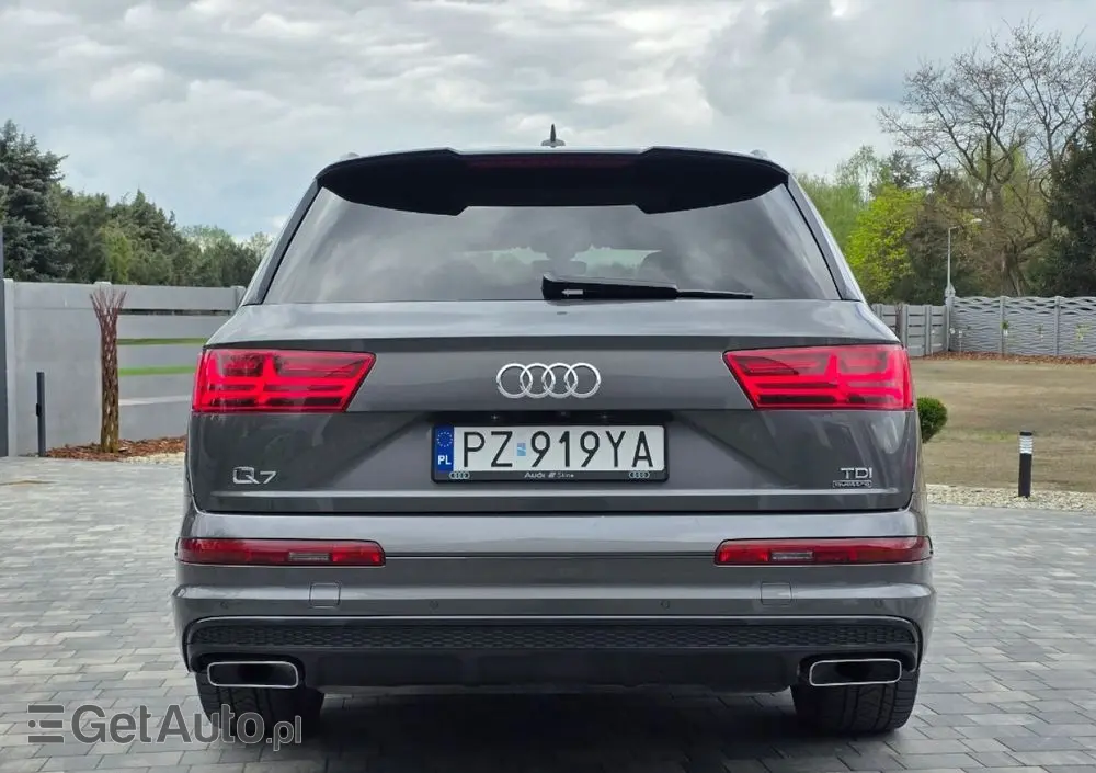 AUDI Q7 