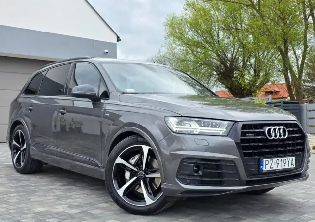 AUDI Q7 