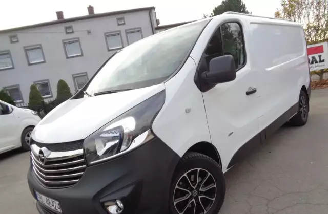 OPEL Vivaro 