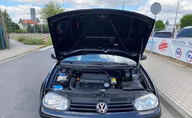 VOLKSWAGEN Golf 