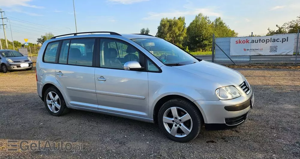 VOLKSWAGEN Touran 