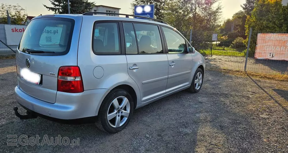 VOLKSWAGEN Touran 