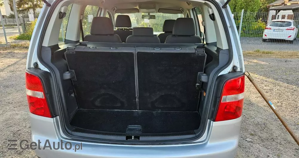 VOLKSWAGEN Touran 