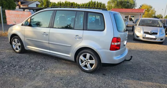 VOLKSWAGEN Touran 
