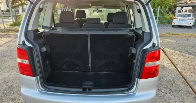 VOLKSWAGEN Touran 