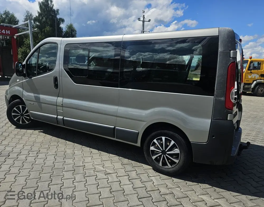 RENAULT Trafic 