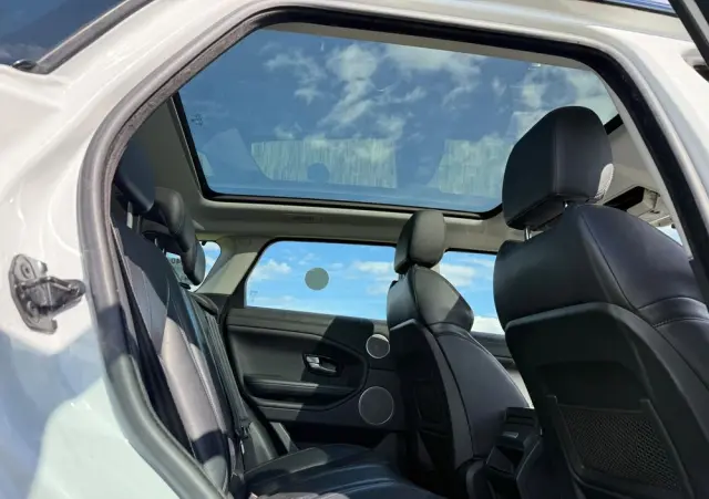 LAND ROVER Range Rover Evoque TD4 SkyView Edition
