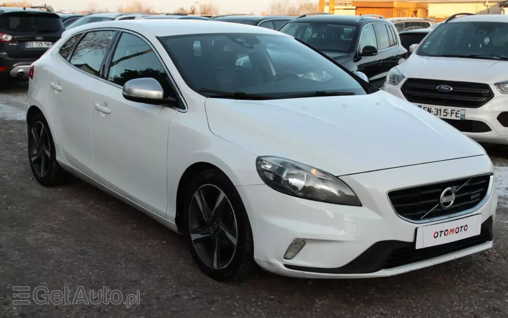VOLVO V40 D2 R-Design