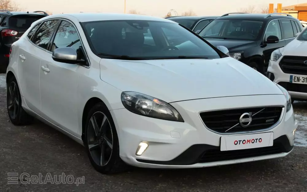 VOLVO V40 D2 R-Design
