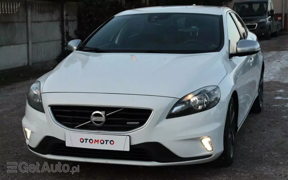 VOLVO V40 D2 R-Design